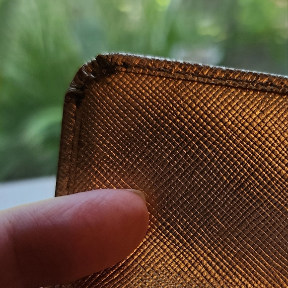 Used‎ Prada gold wallet with COA - Picture 6 of 16